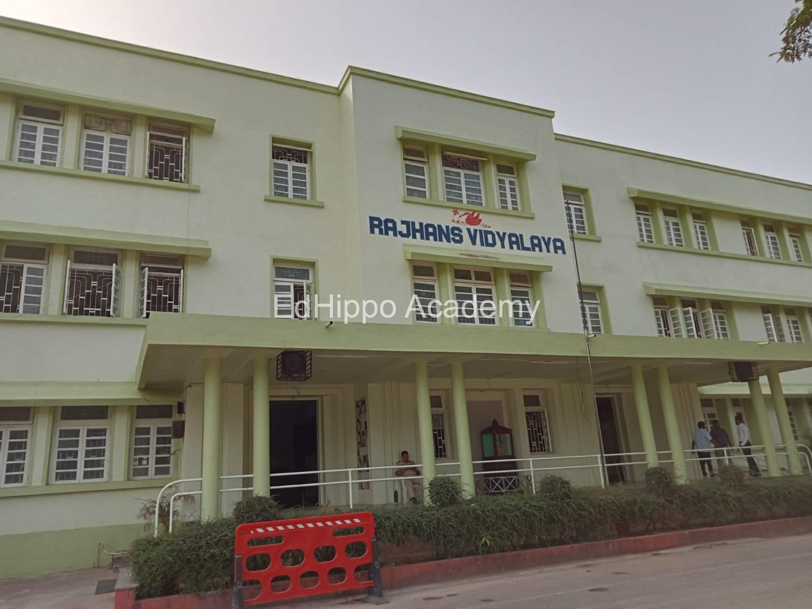 Rajhans Vidyalaya - Image 3
