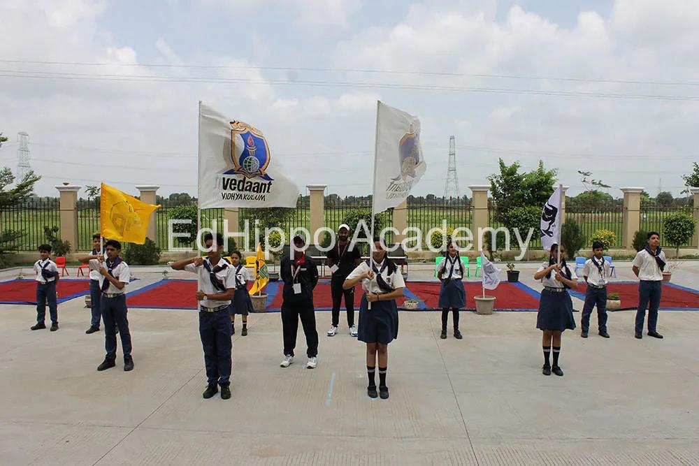 IMAGES[carouselImage].al