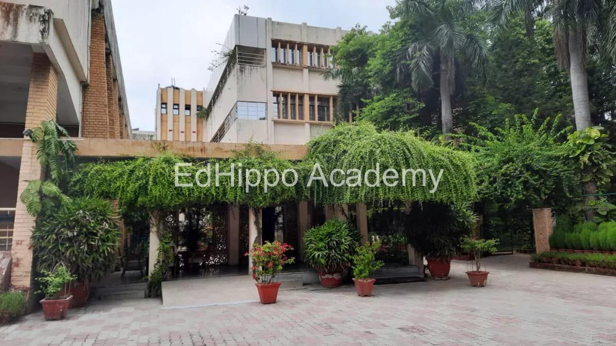 Sardar Patel Vidyalaya - Image 2