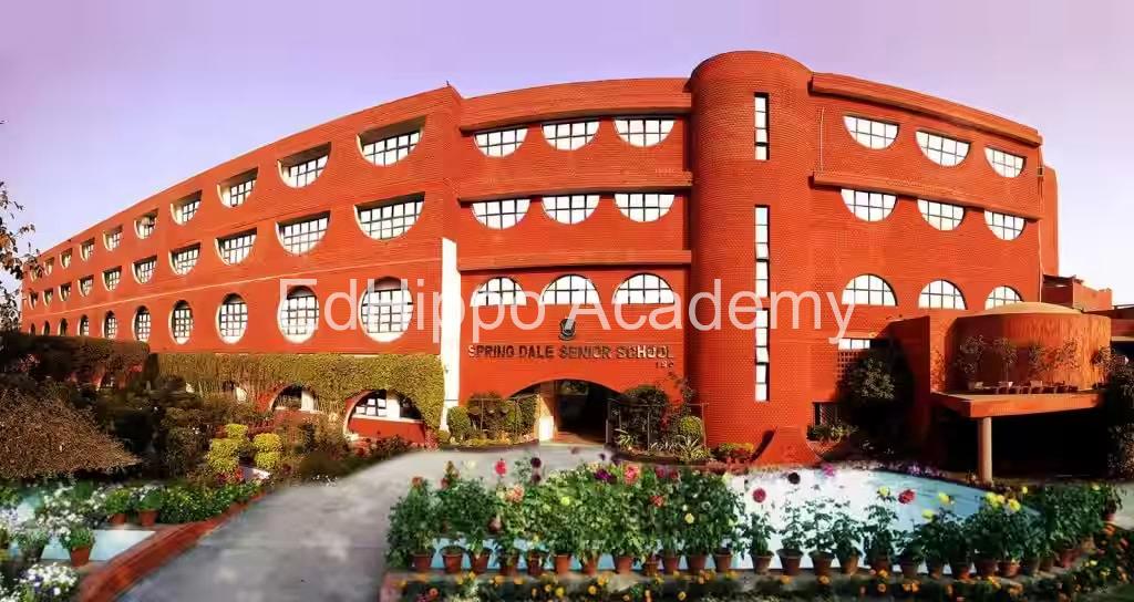 Sardar Patel Vidyalaya - Image 1
