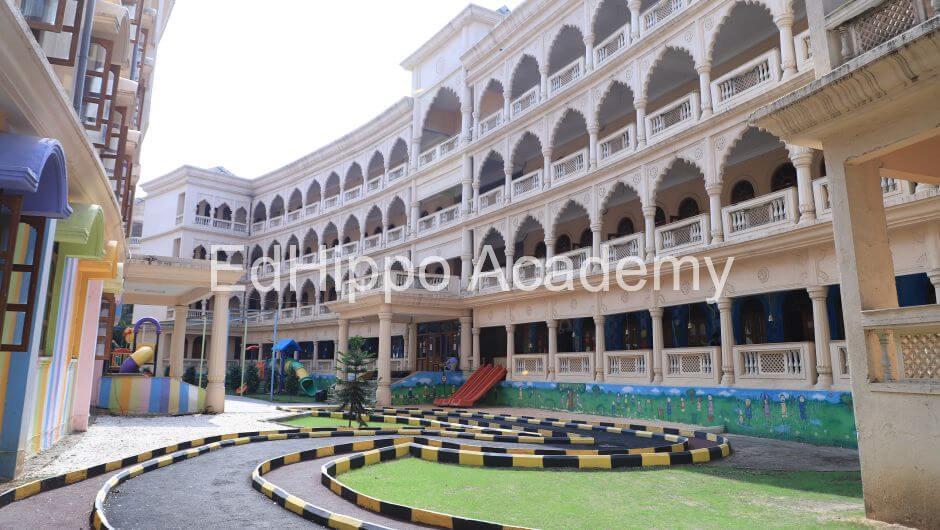Dr.Vishwanath Karad Vishwashanti Gurukul school photo | EdHippo Academy